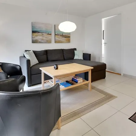 Ennike - 2-3km From The Sea By Interhome